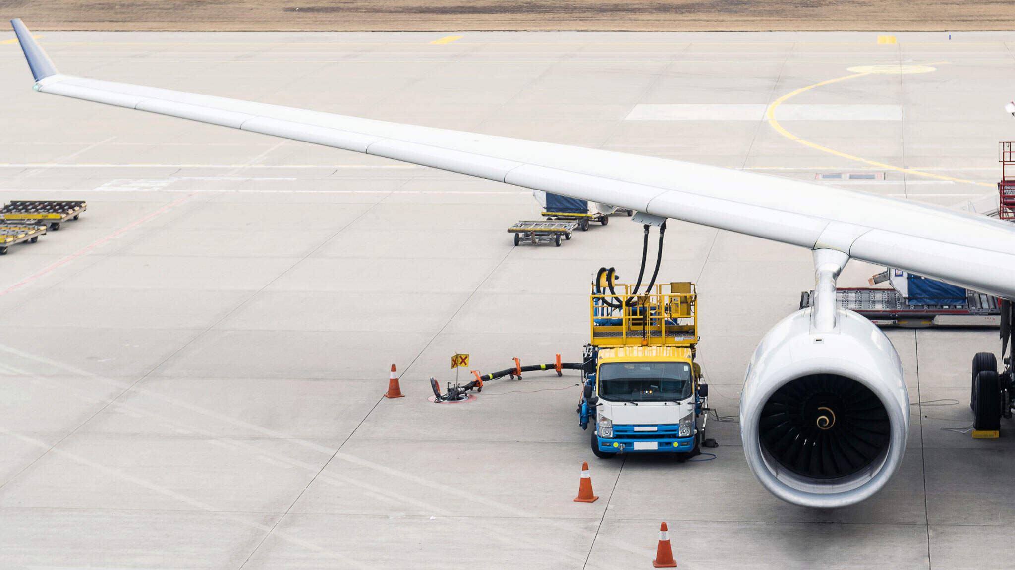 Syntetiska bränslen som produceras med Fischer-Tropsch-processen är för närvarande det enda sättet för flygindustrin att minska koldioxidutsläppen till nästan noll vid långdistansflygningar.