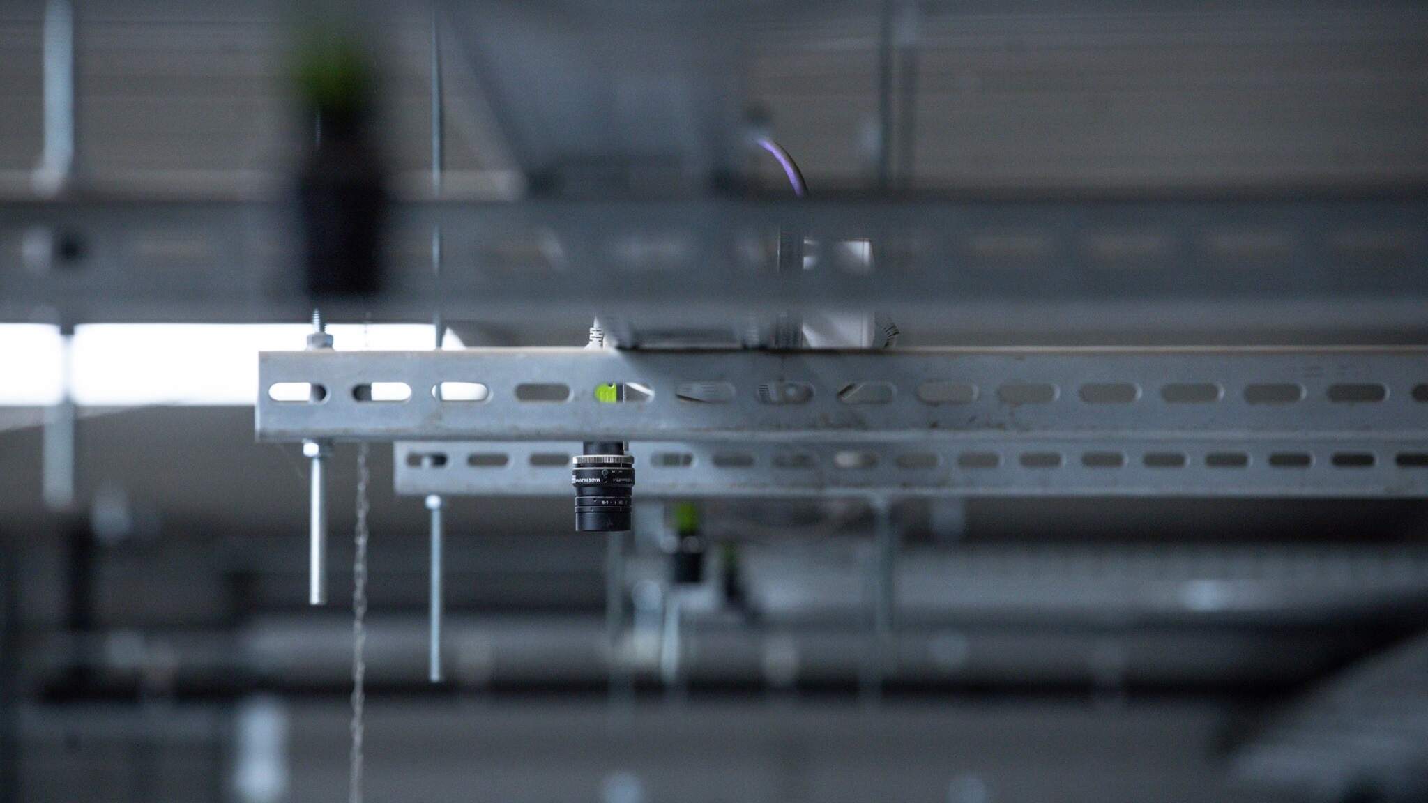 Med 275 optiska scannrar i taket, skrivare f&ouml;r 2D-datamatriskoder och digitala sk&auml;rmar &auml;r @ILO nu live.