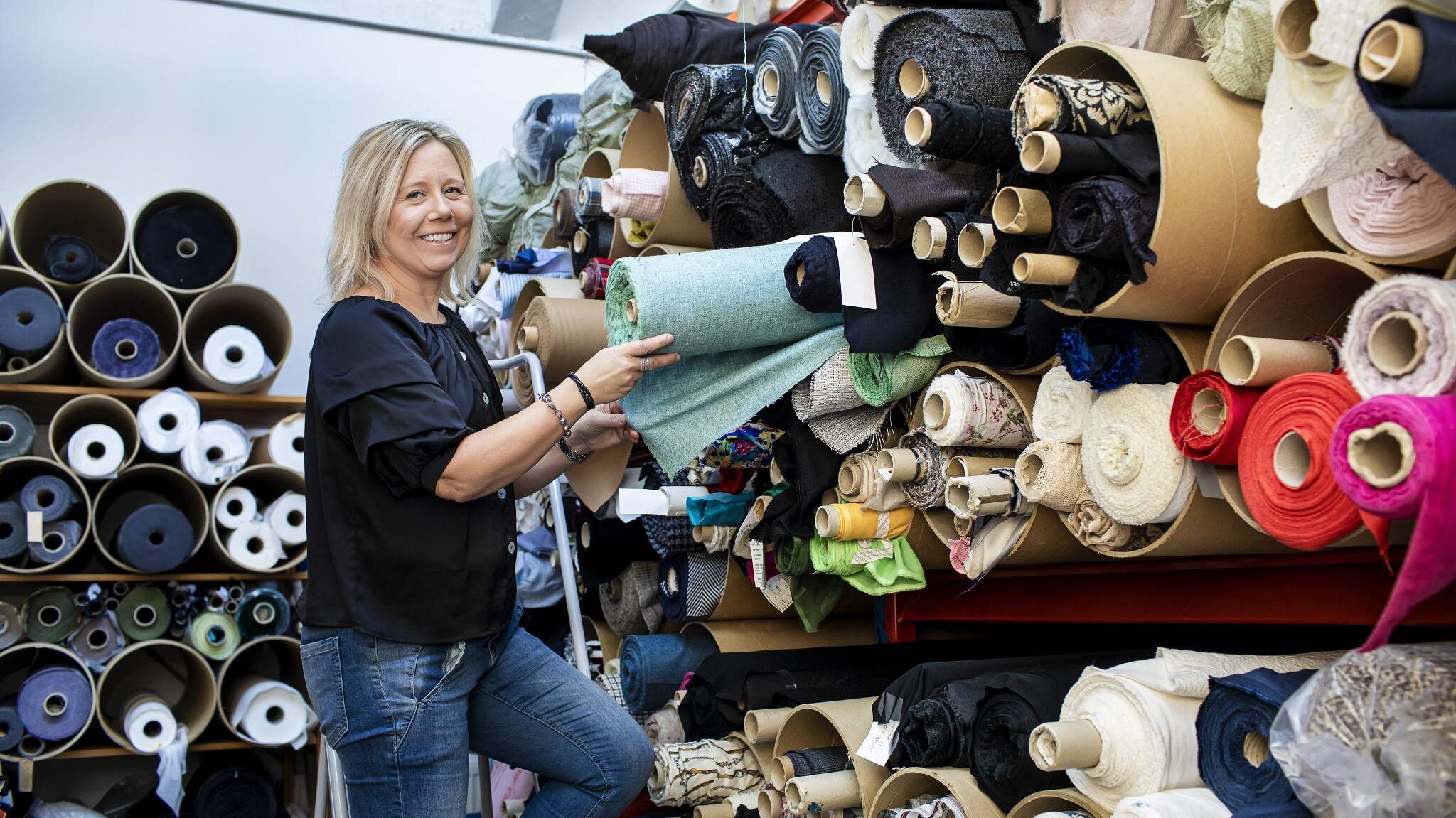 Via Rekotex kan modeföretag och sömnadsenheter sälja och köpa det som i branschen kallas deadstock. Men här uppstår flertalet logistiska utmaningar. Foto: Emelie Asplund 